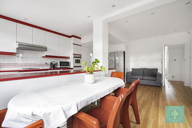 3 Langside Crescent, London photo 4