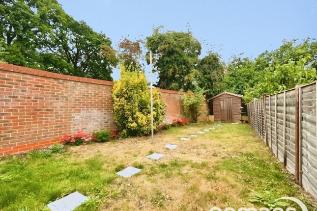 Kirby Drive, Tadley photo 2