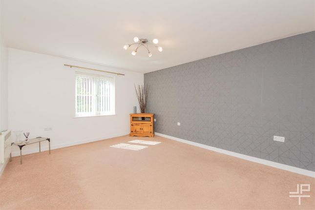 Apt 4, 6, Ledgard Avenue, Leigh photo 2