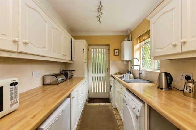 8, Cedar Way, Ferndown photo 4