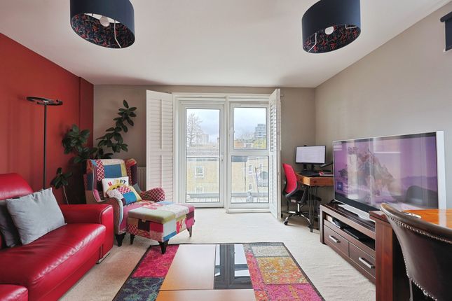Flat 17 Olney House, 1, Wynter Street, London photo 4