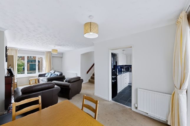 21 Barnfield Drive, Bolton photo 4
