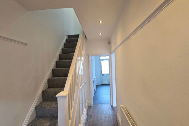 19 Chamber Road, Oldham photo 5