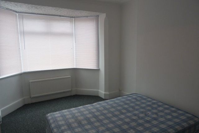 36, Lancaster Road, London photo 2