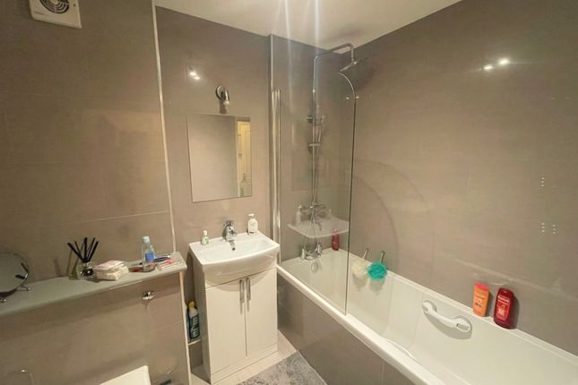 3 Stanstead Court, 106, Stanstead Road, HODDESDON photo 5