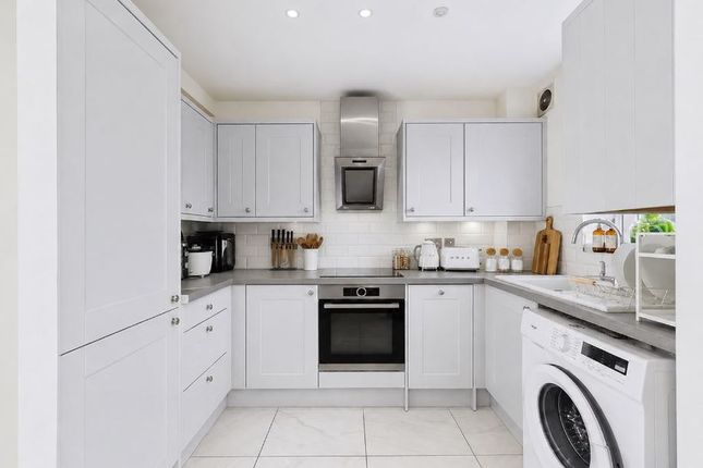 7, Lavender Close, South Ockendon photo 2