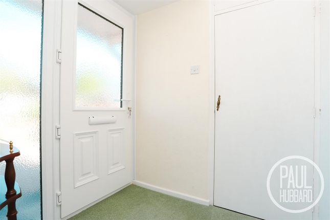 2, Peacock Close, Lowestoft photo 4