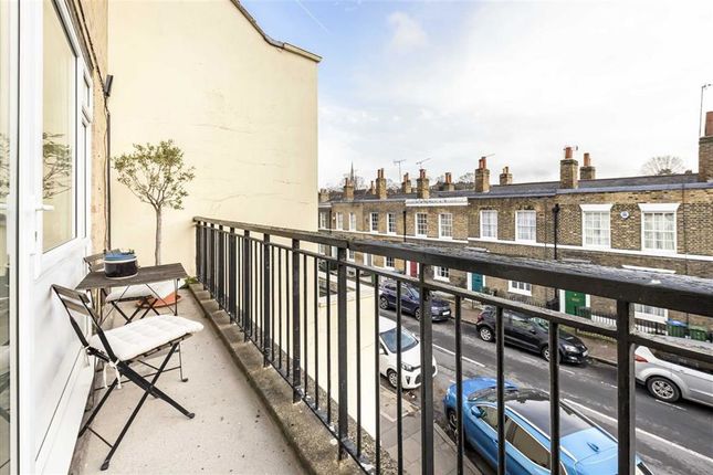 Flat for sale in Prior Street, London