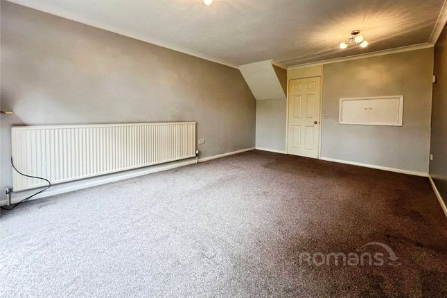 23, Alder Close, Aldershot photo 3