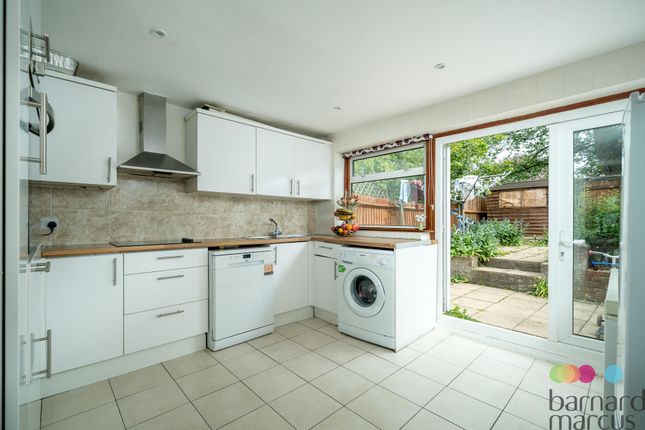 3-bed house on 76, Brunswick Crescent, LONDON, £2,500/mo