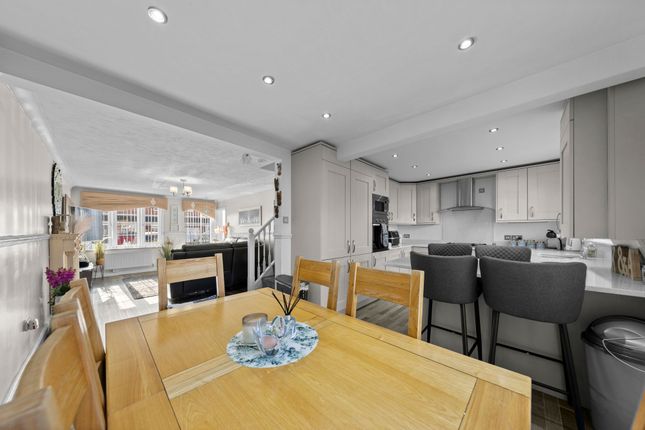 7 Harvey Court, Warrington photo 2