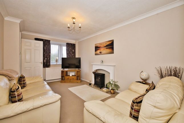 29, Ashmead, Yeovil photo 3