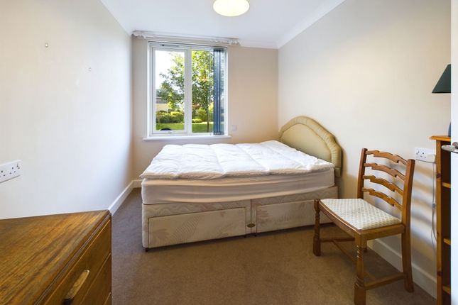 Flat for sale in Flat, The Paddocks, Shipton Road, Milton-Under-Wychwood, Chipping Norton