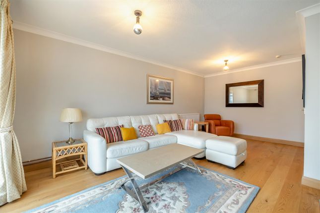 5, Penfold Way, Maidstone photo 3