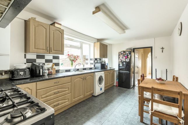 66 Victoria Road, Bedford photo 2