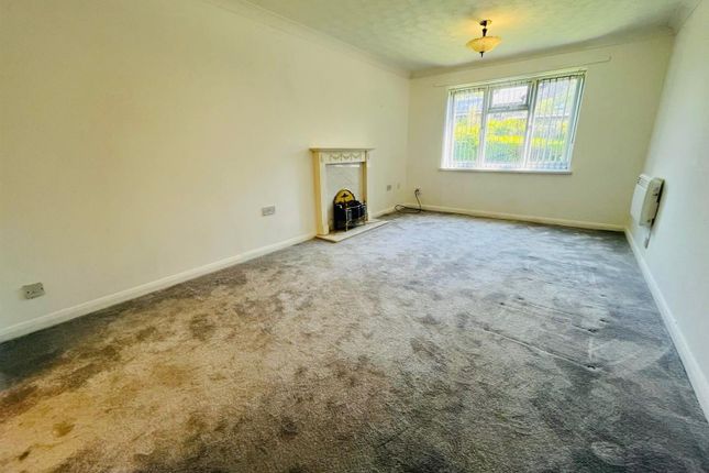 9, Lowry Court, Hyde photo 2
