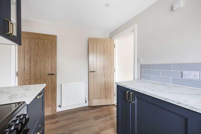 Flat Bottom Flat, 31, Cherry Orchard, Swindon photo 4
