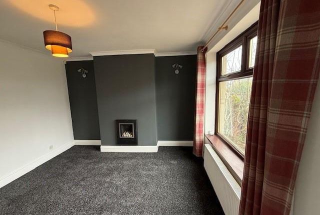 8, Beacon Grove, Bradford photo 2