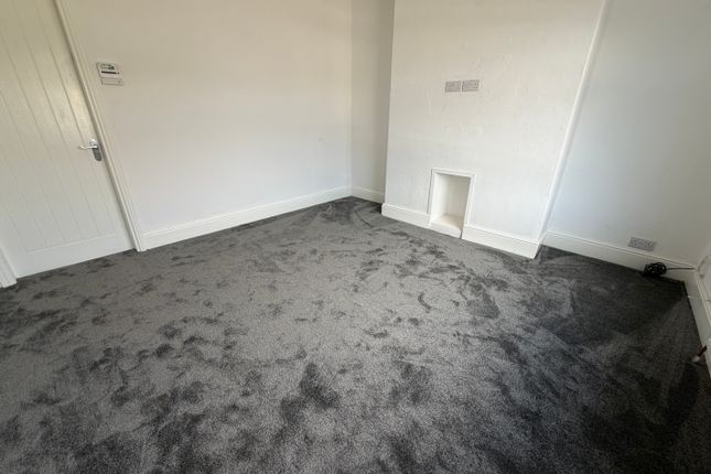 22, Southmere Grove, BRADFORD photo 3