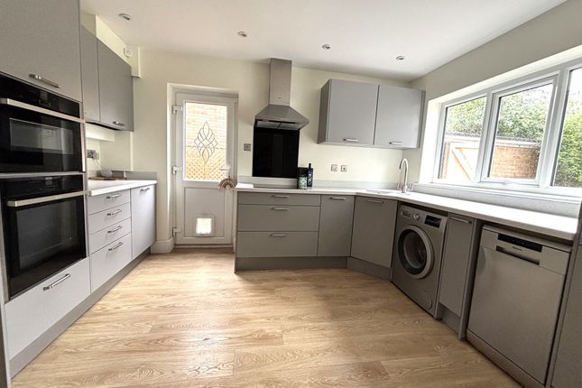 12 Pine Close, Manningtree photo 4