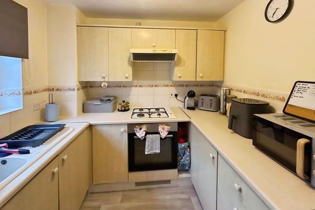 9 Farriers Green, Telford photo 2