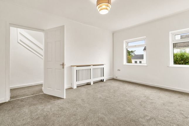 71, Netherplace Road, Glasgow photo 4
