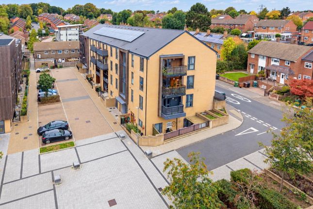 2-bed flat on Greggs Wood Road, Tunbridge Wells, £245,000
