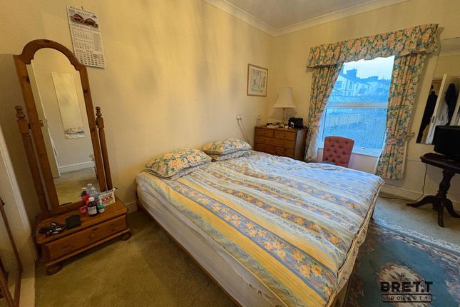 6, Clareston Court, Tenby photo 4