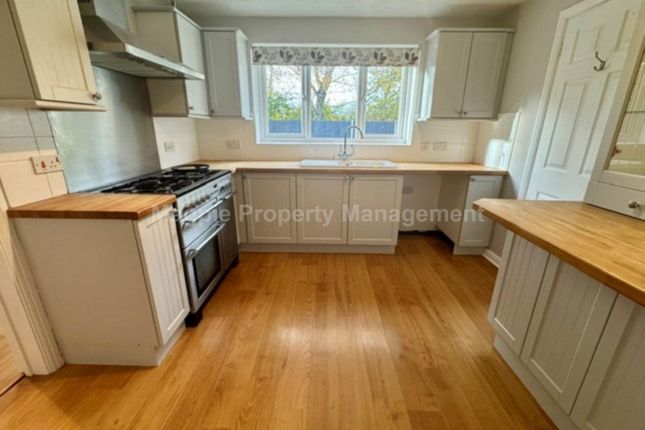 30, Hawkesford Way, St Neots photo 2