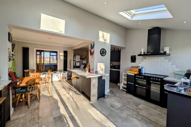 Kitchen, Breakfast &amp; Dining