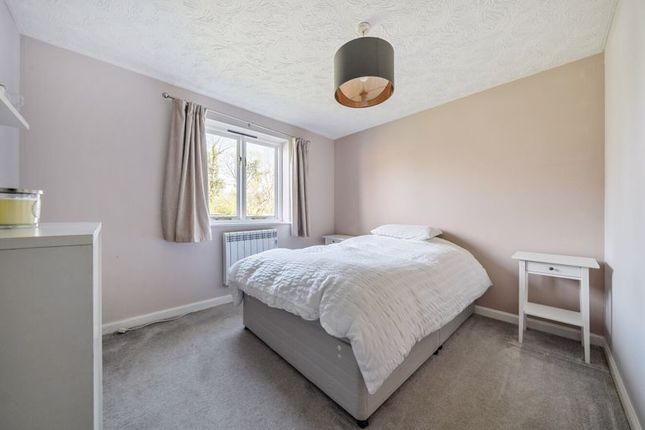 Flat for sale in Parkview Road, London