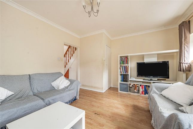 Frensham Drive, London photo 3