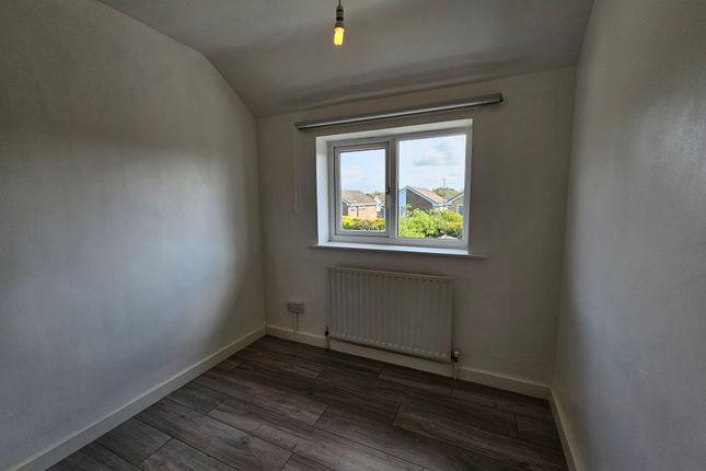 Property to rent in Field End Close, Luton