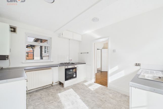 58 Fairmead Avenue, Daws Heath, Essex photo 4