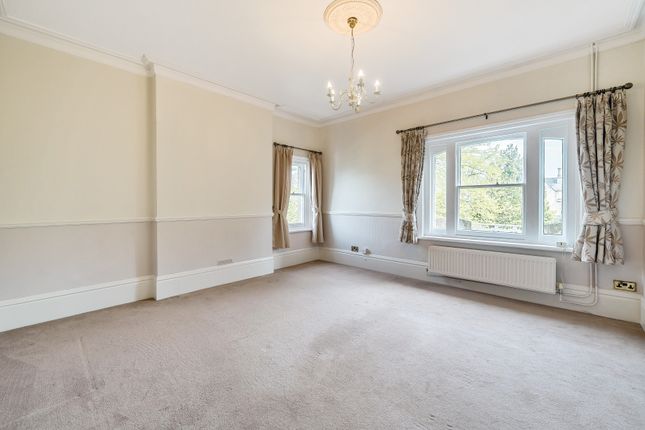 Flat to rent in Pittville Circus Road, Pittville, Cheltenham