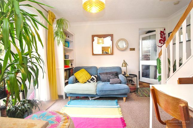 6, Caistor Close, Reading photo 4