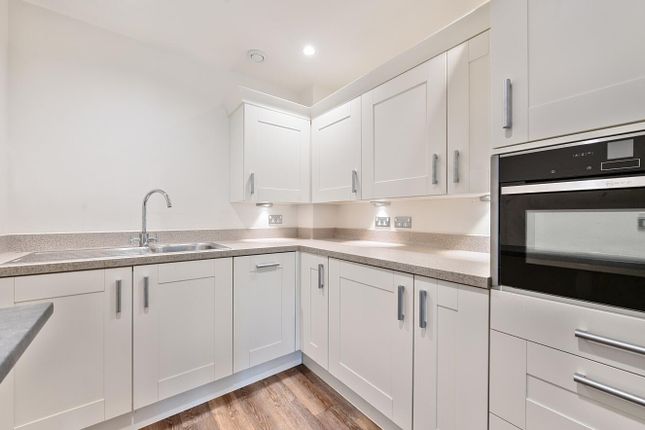 70 Oakleigh Square, Hammond Way, Yateley photo 2