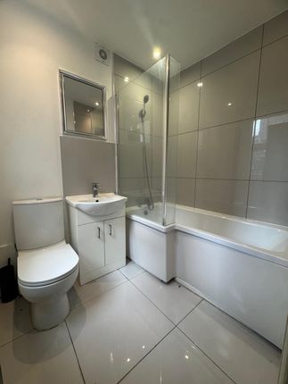New Road, RAINHAM photo 5