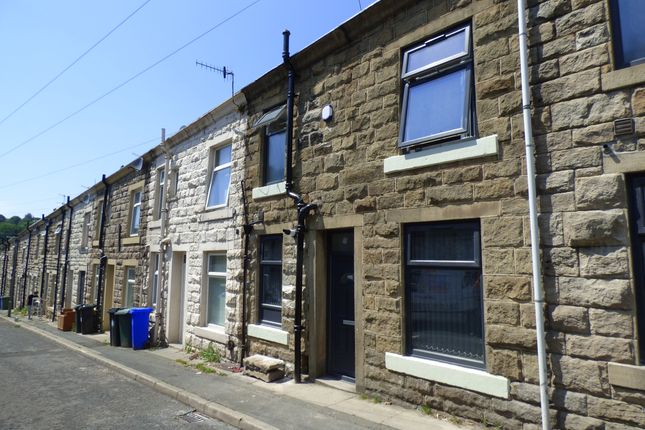 2-bed house on 26, Bacup, £700/mo