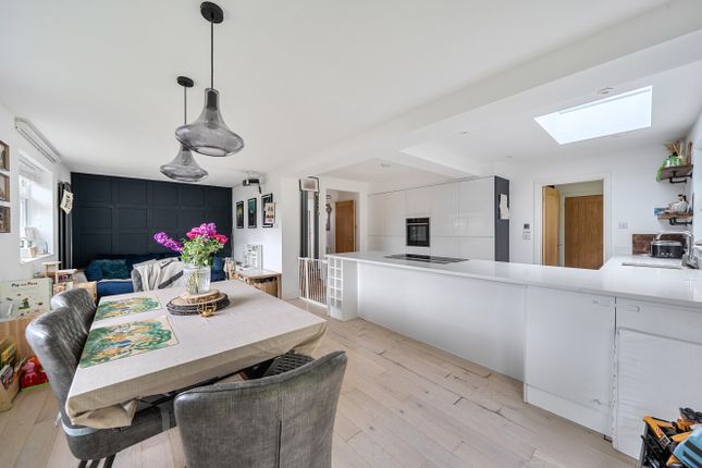 30, Chiltern Avenue, Dunstable photo 2