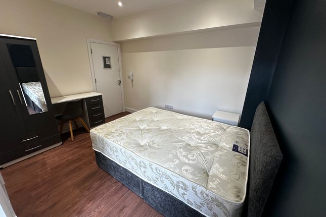 Room 3, Leicester photo 2