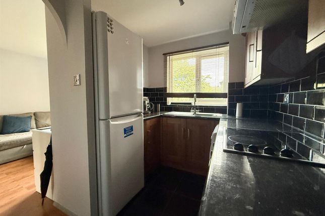 Flat, 20, Porter Close, Grays photo 4