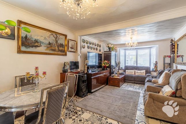 38, Avondale Road, Basildon photo 2