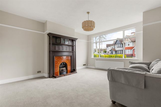 26, Queenscourt, Wembley photo 2