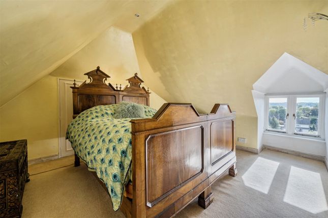 Flat 3, 27, Woodlands Road, Surrey photo 4