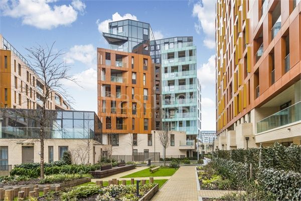 Flat to rent in Tiggap House, 20 Cable Walk, Enderby Wharf