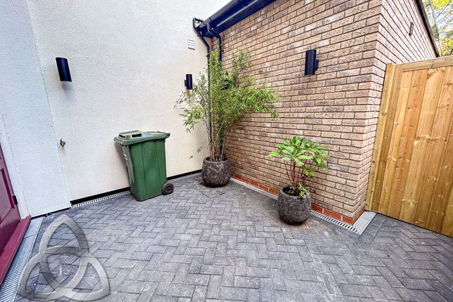Flat B, 17-19 Ebbsfleet Road, London photo 2