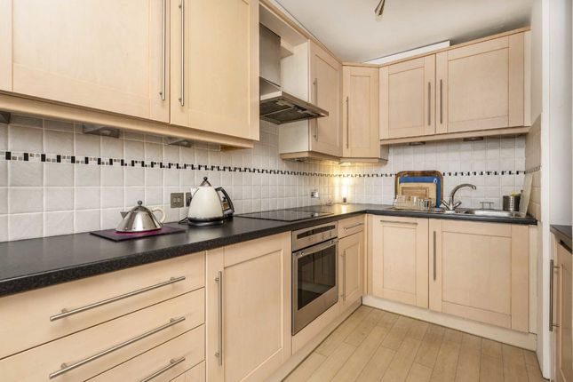 Flat 73, Breton House, Barbican, London photo 3