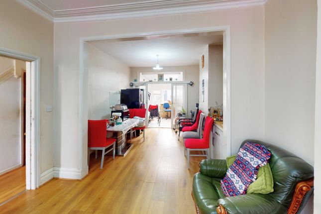 9 Geary Road, LONDON photo 5