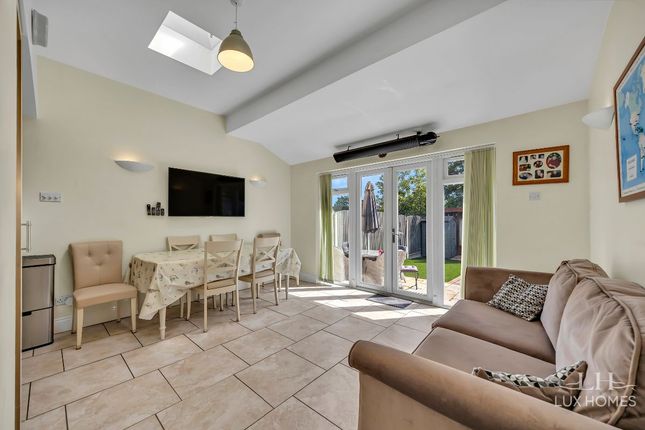 19 Gaynes Road, Upminster photo 4